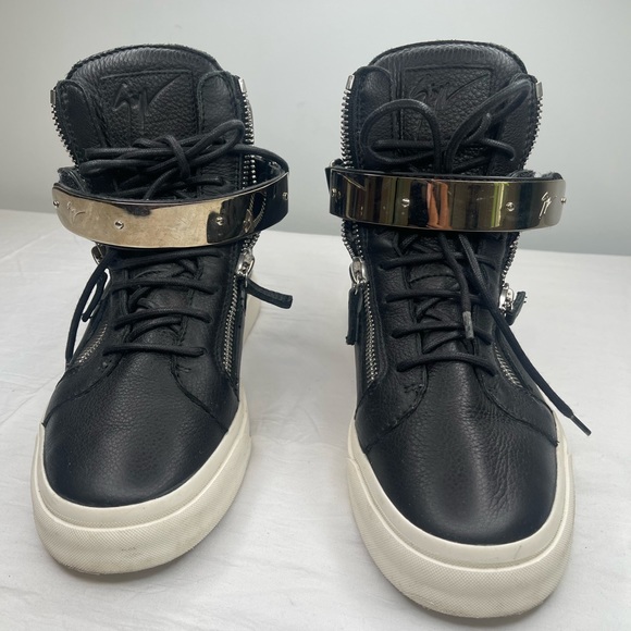 Worn Giuseppe black sneakers - Picture 2 of 5